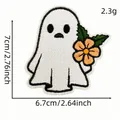 Vista detallada del parche bordado de fantasma de dibujos con dimensiones y peso - Estilo Fantasma con Flor Naranja (4#)