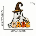 Vista detallada del parche bordado fantasma Halloween con texto Babe y medidas 7,2x6cm - Estilo Fantasma BABE con Sombrero de Mago (11#)