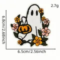 Vista detallada de un parche bordado de fantasma de Halloween con flores y calabaza - Estilo Fantasma con Cesta de Calabaza (14#)