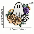 Vista detallada de un parche bordado de fantasma con flores para ropa de Halloween. - Estilo Fantasma con Ramo de Rosas (20#)