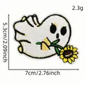 Vista detallada del parche bordado de fantasma de Halloween con girasol y dimensiones - Estilo Fantasma de Girasol (21#)