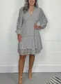 Elegante abito grigio a maniche lunghe con dettagli in pizzo traforato patchwork chic. - 3XL / Vestiti / Grigio
