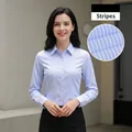 Chemisier rayé à manches longues et coupe ajustée pour bureau et occasions formelles - 38 / Style Jacquard Rayé Bleu Col en V (V1012-35) / Bleu