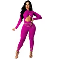 Combinaison sexy fuchsia à manches longues avec découpe croisée et ceinture chaîne - L / Haut Et Bas / Rose rouge