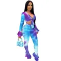 Vista completa del set due pezzi tie-dye blu e viola con maniche e pantaloni a campana - Taglia L / Top E Pantaloni / Tie-Dye Viola