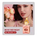 Profumatore per auto FORMBO Musk Red Night ciondolo con un elegante design a labbra - Musk Red Night (FBCZ092) / 8ml