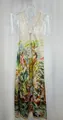 Vista detallada de un vestido largo de lino sin mangas con estampado de jungla tropical - S / Vestidos / Como se muestra