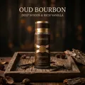 Detail van Focuscent Oud Bourbon parfumfles op houten dienblad met vanillestokjes. - Oud Bourbon (FC-OB-100)