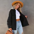 Giacca di jeans nera oversize da donna con bordi sfrangiati e una vestibilità comoda - Nero