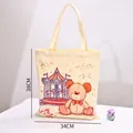Bolso tote de lona crema con lindo estampado de oso de dibujos y carrusel - Estampado de oso de carrusel / 34x38cm / Blanco Roto