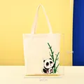 Bolsa de lona ecológica color crema con estampado de panda y dimensiones 34x38 cm - Estampado de Panda y Bambú / 34x38cm / Blanco Roto