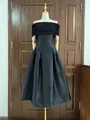 Elegante zwarte off-the-shoulder avondjurk in Franse Hepburn-stijl met wijde rok - S / Zwart