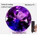Macrodetail van een gefacetteerde paarse ronde kunstmatige saffier edelsteensteen - 4mm / Paars