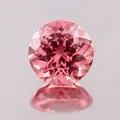 Vista macro de un zafiro Padparadscha rosa brillante de corte redondo con facetas claras - 10x10mm / Padparadscha (Rosa Naranja)