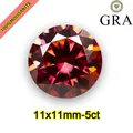Vue détaillée d'une moissanite rouge de 11mm 5ct de taille ronde et de clarté VVS - Rouge Multicolore / 11x11mm (5ct)