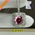 Primo piano della collana con pendente in granato rosso in argento 925 e GRA. - Rosso Granato
