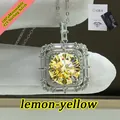 Primo piano di un ciondolo quadrato in argento 925 con una moissanite giallo limone. - giallo limone