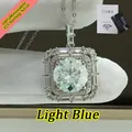 Primo piano del ciondolo in moissanite blu chiaro con certificato GRA su guanti bianchi - Azzurro