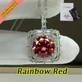 Primo piano di un pendente in argento 925 con una vibrante moissanite rosso arcobaleno - Rosso Arcobaleno