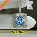 Dettaglio del pendente in moissanite quadrata blu mare con catena in argento 925 - Blu Acqua