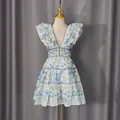 Elegante mini vestido floral vintage con escote en V profundo y mangas de volantes - S / Vestidos / Printing