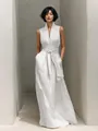 Robe longue blanche élégante sans manches avec col en V, ceinture et jupe fluide - S / Robes / Blanc