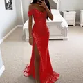 Elegant einrotes Pailletten-Abendkleid mit schulterfreiem Schnitt und hohem Beinschlitz - Rot