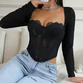 Top a corsetto in pizzo nero sexy con maniche lunghe in rete e stecche di supporto. - Taglia S / Top / Nero