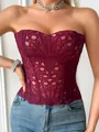 Dettaglio del corsetto in pizzo rosso vino con rete traforata e stile di corte - Taglia S / Top / Borgogna