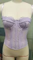 Eleganter lavendelfarbener Spitzenkorsett-Crop-Top mit Mesh-Einsatz für Damen - Hellviolett