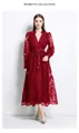 Robe longue rouge élégante brodée avec col en V, manches lanternes et ceinture à nouer - S / Robes / Rouge Angola