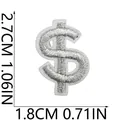 Nahaufnahme des silbern gestickten Dollarzeichen-Aufnähers mit Maßen von 2,7 cm x 1,8 cm - Dollarzeichen Stil (X20YF-06-15) / Silber