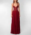 Elegante vestido largo rojo con cuello halter, corpiño de encaje y falda plisada. - XS / Vestidos / Burdeos