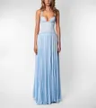 Elegante vestido de noche largo plisado azul claro con corpiño de encaje y halter. - XS / Vestidos / Azul cielo