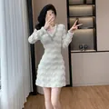 Robe élégante blanche en dentelle style vison avec col V en strass et coupe ajustée - S / Robe-Mini / Blanc