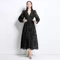 Robe longue élégante en dentelle noire à col en V avec manches lanternes et lien - S / Robes / Noir