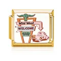 Detailansicht eines vergoldeten Edelstahl-Charms mit einem Retro-Wild-West-Design-Motiv - Rosa Pickup Wild West (MK-D-1727)