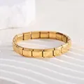 Detail eines vergoldeten italienischen Modular-Armbands aus Edelstahl mit D-Gravur - Buchstabe D (BD-440)
