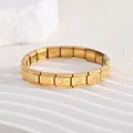 Detail eines vergoldeten Edelstahl-Armbands im italienischen Modulstil mit R-Prägung - Buchstabe R (BD-454)