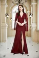 Elegantes burgunderrotes Spitzenabendkleid mit langen Schlitzärmeln und Beinschlitz - S / Kleider / Burgunderrot