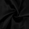 Makroansicht der seidigen Textur und der zarten Spitzeneinfassung des schwarzen Tops. - S / Oberteile / Schwarz