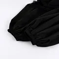 Dettaglio dell'elastico alle caviglie e del pizzo su pantaloni neri a gamba larga. - Taglia S / Nero