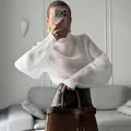 Elegante blusa de malla transparente blanca con mangas largas y cuello alto - S / Tops / Blanco