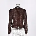 Elegante camicetta in pizzo marrone scuro con colletto alla coreana e bottoni - Taglia S / Top / Marrone