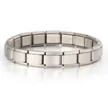 Vista dettagliata del bracciale modulare italiano opaco in acciaio inox con incisioni. - Luce Stellare