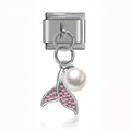 Vista detallada de charm italiano con cola de sirena de cristal rosa y perla blanca - Estilo Cola de Pez Perla (D456)