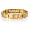 Primo piano di un bracciale modulare in oro opaco con incisione in acciaio inox sulle maglie. - Oro