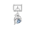 Vista detallada de un amuleto de delfín de plata con cristal de corazón azul para pulsera - Forma de Delfín (D948)