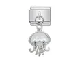 Primer plano de un charm italiano de medusa en plata con incrustación de nácar real - Estilo Concha de Medusa (D885)