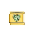 Nahaufnahme eines goldenen italienischen Charm-Glieds mit grünem Herz-Kristall - Herz Grüner Strass (Geburtsstein) / Geburtsstein Grün